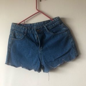 Peplum finish denim shorts